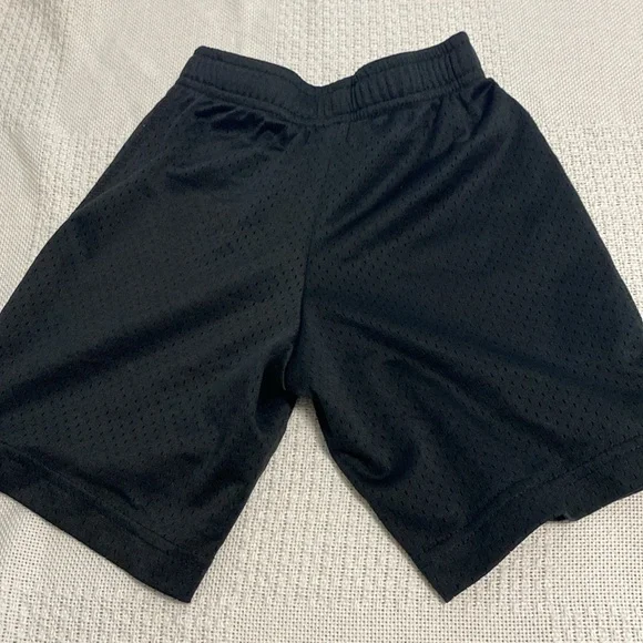 Boys Nike black shorts size M/5-6 years - Picture 2 of 4